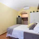Nizza Studio Apartments By Wonderful Italy